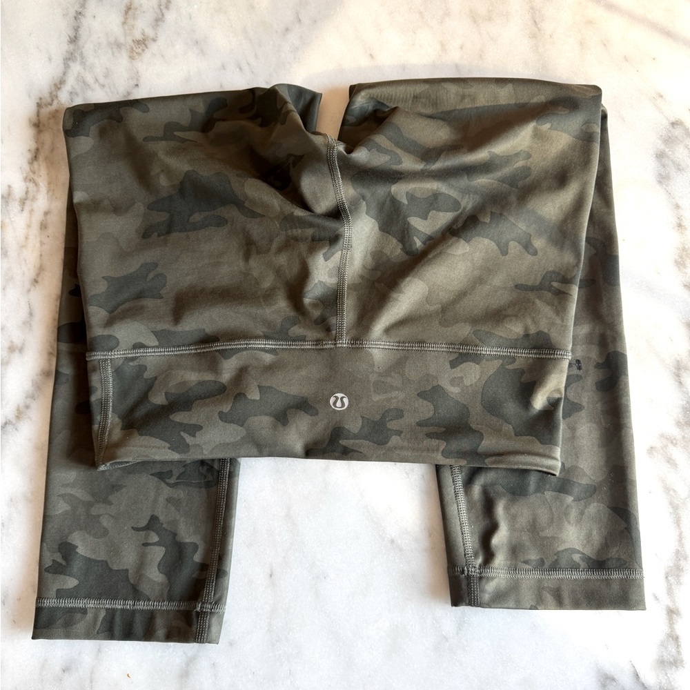 NWOT Lululemon leggings Crop Womens Green Camo Running Legging Yoga Gym Pants